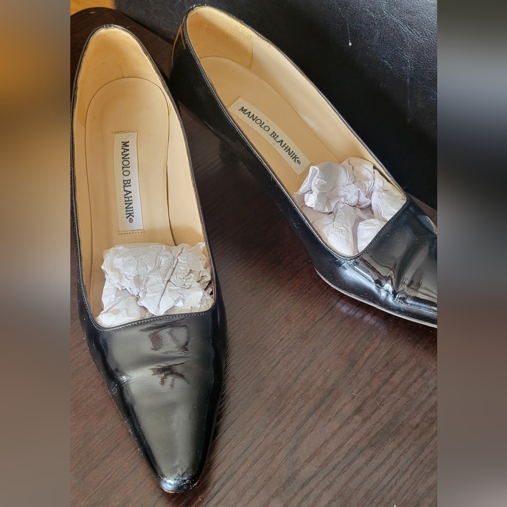 Manolo Blahnik kitten heel pumps